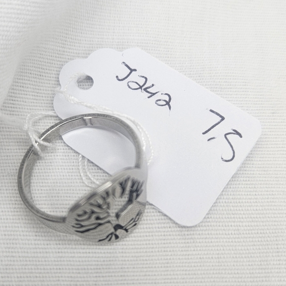 Tree Of Life Ring Silver Tone Open Work Sz 7.5 EUC Round Costume Punched Ring - Picture 2 of 2